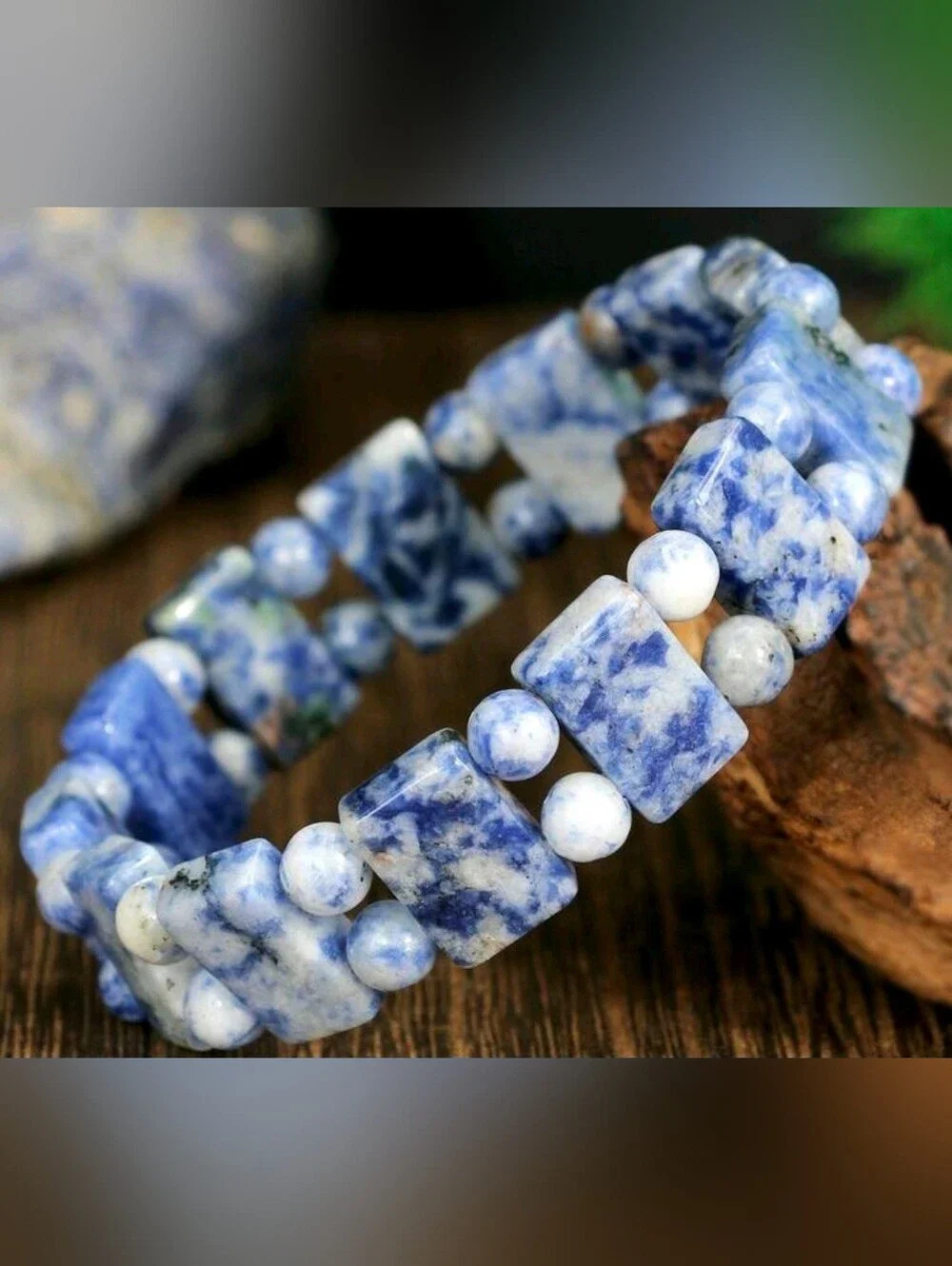 💙🤍NEW💙🤍 PRETTY!! Natural Stone BLUE DOT STONE Stretch Bracelet
